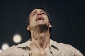 Les hommes modernes pleurent 3 fois plus en public que leurs aînés