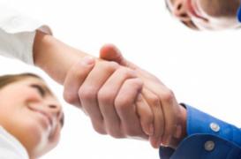 Hôpitaux : limiter les contaminations en interdisant la poignée de main 