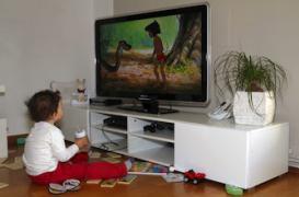 La télé avant le coucher perturbe le sommeil