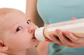 Lait : les bébés consomment la moitié des lipides nécessaires