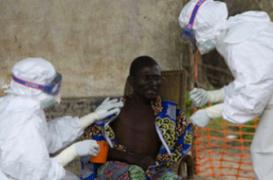 Ebola : comment les agents de santé se contaminent 