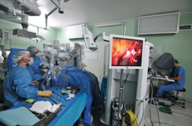 Un rein retiré par le nombril à l'aide d'un robot