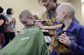 Cancer : des écoliers se rasent la tête pour soutenir leur camarade 