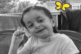Dina, enfant papillon, se bat contre une maladie génétique très rare
