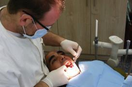 Caries : dormir la bouche ouverte favorise leur développement