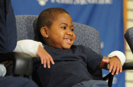 Zion Harvey : le fabuleux destin du plus jeune greffé des 2 mains 