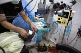 Produit ophtalmique suspect : le fabricant riposte