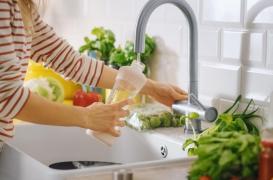 Les bouteilles en plastique réutilisables libèrent des substances potentiellement nocives pour la santé