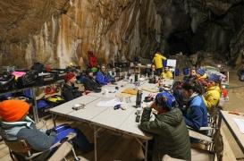 Confinés 40 jours dans une grotte : “Au moment de sortir on a eu l'impression qu'on nous enlevait quelque chose...”