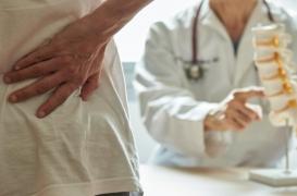 Le cercle vicieux du mal de dos : risque accru de mortalité pour les femmes 