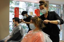 C'est la ruée vers les ciseaux des coiffeurs !