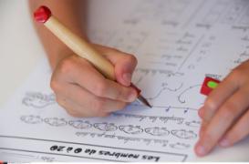 L'excès de compliments peut être contre-productif chez un enfant en manque de confiance