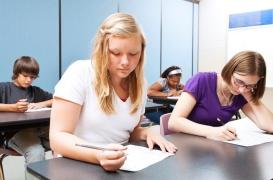 Rythme scolaire : commencer plus tard serait bénéfique pour l'économie 