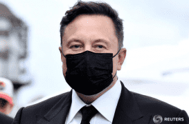 Elon Musk fait quatre tests antigéniques: deux sont positifs et deux négatifs