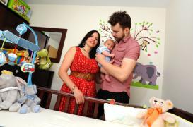 La naissance du premier enfant plombe le moral des parents 