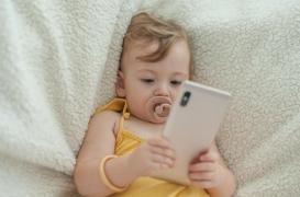 Pourquoi les écrans tactiles diminuent les capacités d’attention des tout-petits 