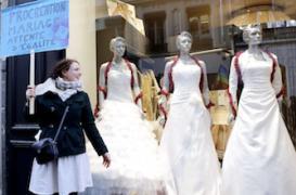 Couples homosexuels : oui au mariage, non à la PMA 