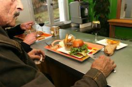 Seniors : l'obésité et la maigreur augmentent la perte d'autonomie 