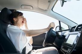 Départ en vacances : que manger pour ne pas somnoler au volant ?