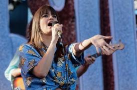 Tremblement essentiel : quel est ce trouble neurologique dont souffre Clara Luciani 