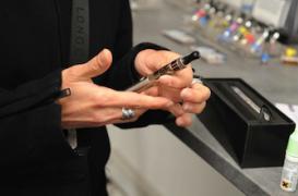 Cigarette électronique : les ados américains en raffolent