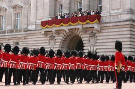 Un garde royal s'évanouit lors du 90e anniversaire de la reine