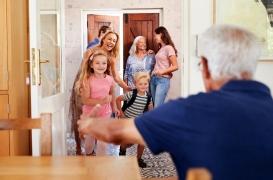 La garde des petits-enfants : un motif pour dépasser les 100 kilomètres de déplacement autorisés ?