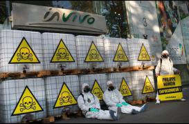 Greenpeace : des militants bloquent la coopérative InVivo