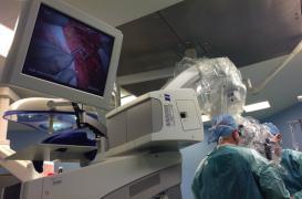 Réussite d'une greffe complexe de la gorge et du cou