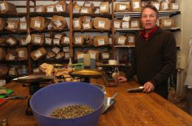 Viralgic : l'herboriste parisien encourt un an de prison ferme