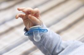 Tétine, pouce : les conseils d’une dentiste pour en finir avec les mauvaises habitudes bucco-dentaires 