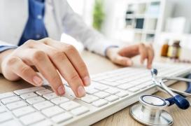 Antibiotiques : aider les médecins à en prescrire réduit la consommation