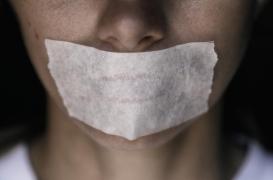 Mouth taping : pourquoi se scotcher la bouche pour dormir n'est pas une bonne idée