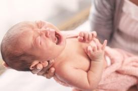 Naissance : ce que cachent les premiers pleurs du bébé