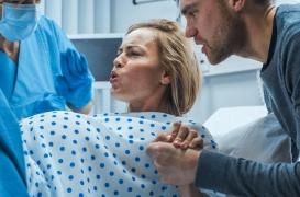 Épisiotomie : les gynécologues et obstétriciens recommandent de moins la pratiquer 