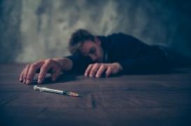 Etats-Unis : les drogues, l'alcool et les suicides plombent l'espérance de vie 