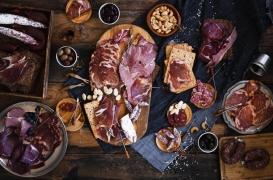 Maladies cardiovasculaires : viande rouge, charcuterie et poulet sont à éviter 