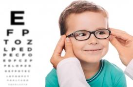 Bien dormir à 2 ans pour ne pas porter de lunettes plus tard