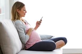 Grossesse : comment l'usage d'un smartphone peut affecter la relation précoce entre un parent et son bébé 
