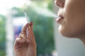 Pourquoi fumer ne protège pas du coronavirus 