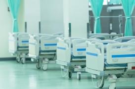 Coronavirus : le nombre de personnes hospitalisées baisse pour la première fois en France