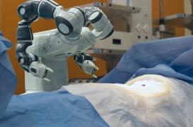  Anévrisme cérébral : des robots pour opérer le cerveau