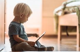 Une surexposition aux écrans diminue la mobilité des tout-petits