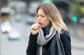 Toux, yeux qui piquent, nez qui coule... Que faire face aux allergies de l'hiver ? 