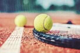 Tennis : de quoi souffre Francesca Jones, qui participe à l’Open d’Australie avec seulement 8 doigts et 7 orteils ?