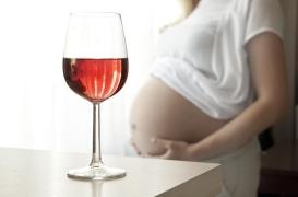 Boire un peu d'alcool pendant la grossesse altère le cerveau des bébés