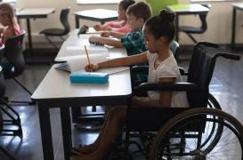 Sclérose en plaques : 100 000 personnes touchées en France, dont 700 enfants 