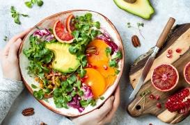 Ballonnements : un régime fibres riche en protéines est plus à risque qu'en glucides 