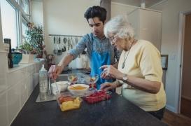 Alzheimer : et si les symptômes étaient perceptibles dans la façon de cuisiner ? 