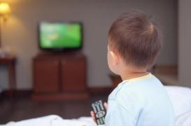 Enfance : trop regarder la télévision augmente le risque d’addiction   